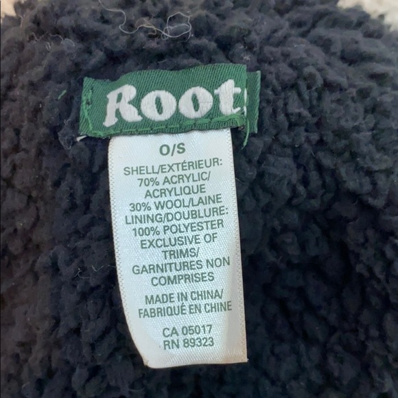 Roots Black Christmas hat with silver thread - Picture 8 of 9